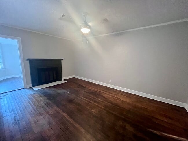 Building Photo - 133 King St