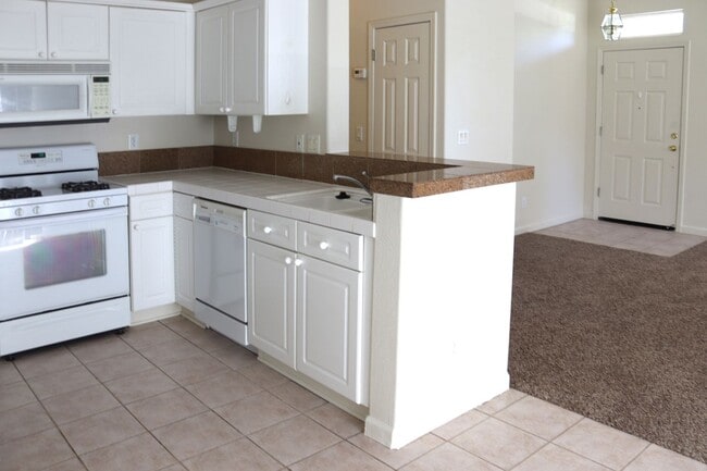Building Photo - 3 Bedroom 2 Bathroom 1616 sq Ft in Wingfie...