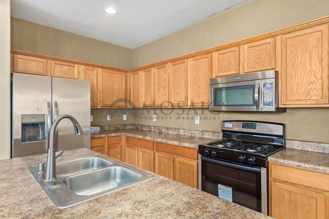 Building Photo - 3018 S 102nd Ln