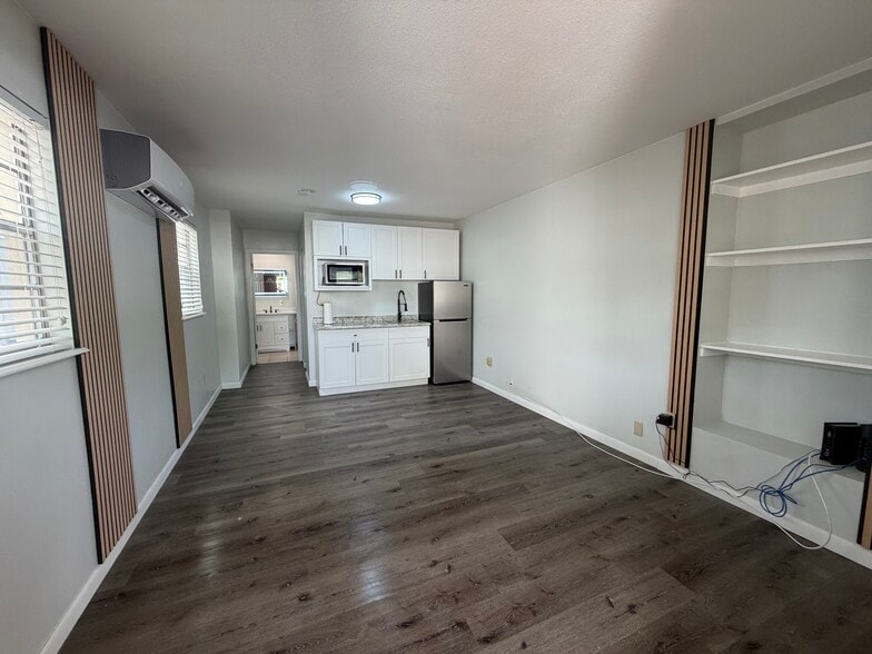 Building Photo - 2306 Musselwhite Ave