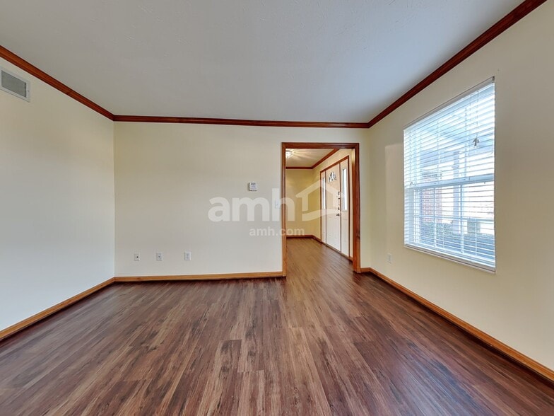 Building Photo - 6088 Lakewood Dr