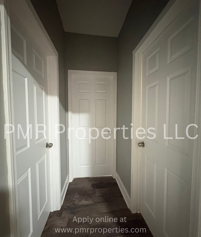 Building Photo - 3 Bedrooms / 1 Bathroom House