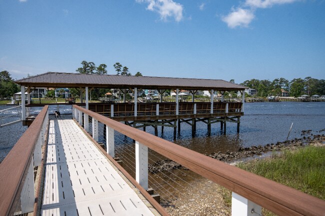 Building Photo - 3350 Club Villas Dr