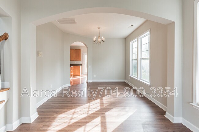 Building Photo - 13843 Porter Creek Rd