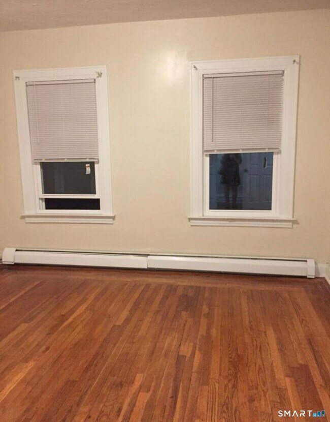 Building Photo - 27 Manila Ave