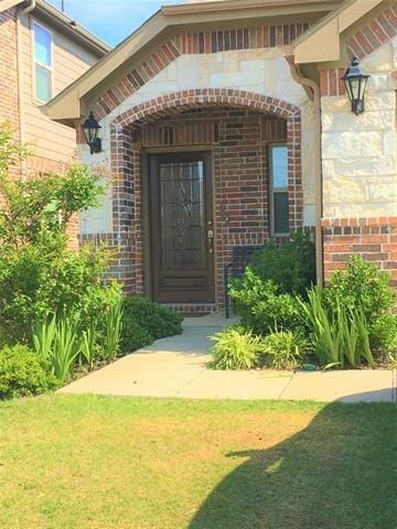 Building Photo - 15917 Alvarado Dr