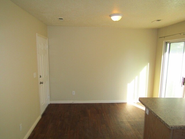 Building Photo - 1370 N General Dr