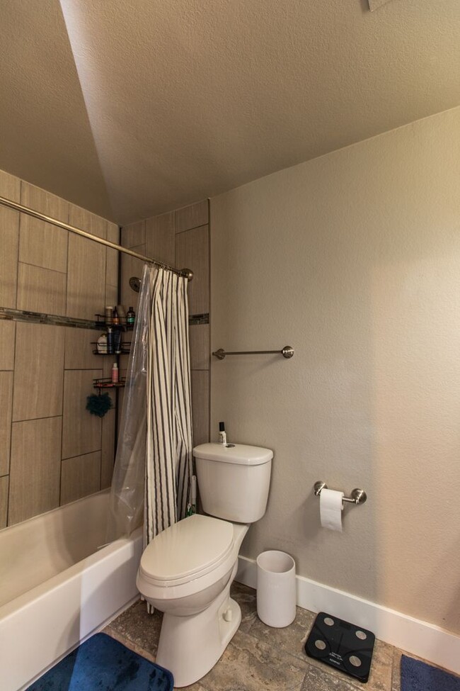 Building Photo - Stunning Remodeled Downtown Craftsman 3BD ...