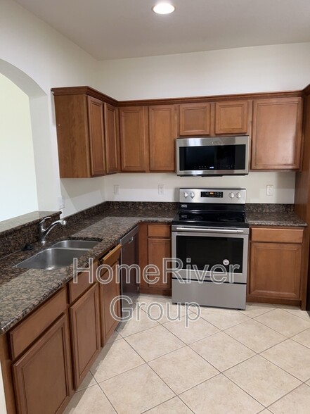 Building Photo - 9840 Roundstone Cir