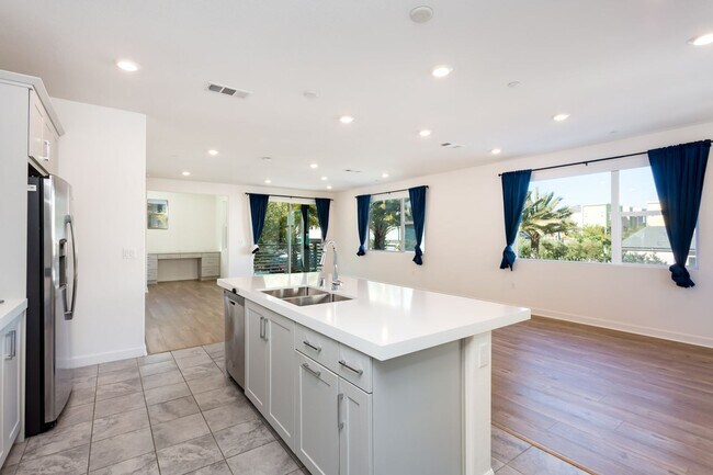 Building Photo - Contemporary Living in the Heart of Millenia