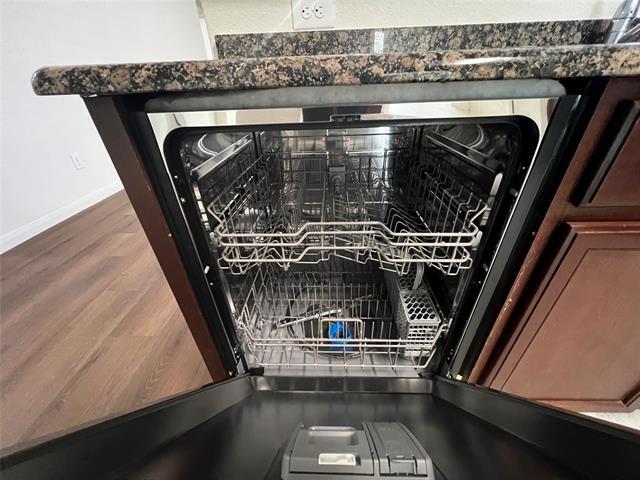 Building Photo - 208 Cottonwood Dr