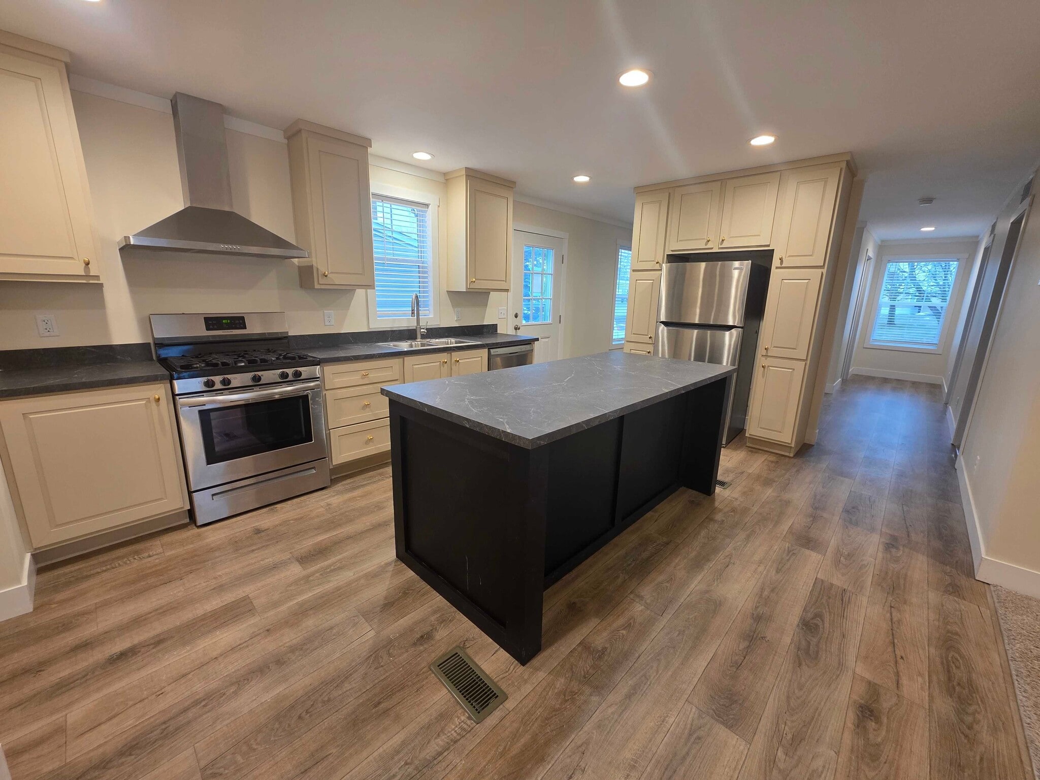 Building Photo - 3644 Chestnut St