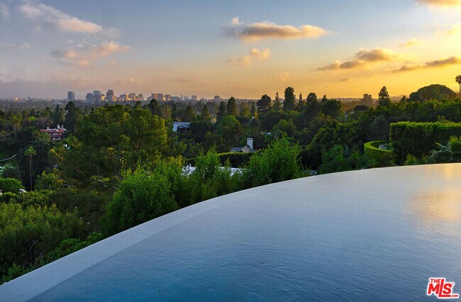 Building Photo - 1118 Calle Vista Dr