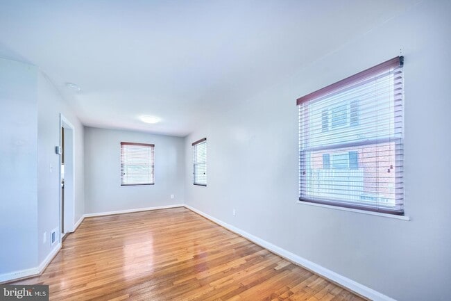 Building Photo - 2319 Riverview Terrace