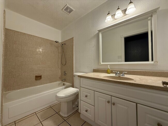 Building Photo - 1356 S 41st Ave