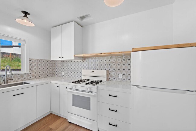 Building Photo - 108 Avenida Dolores