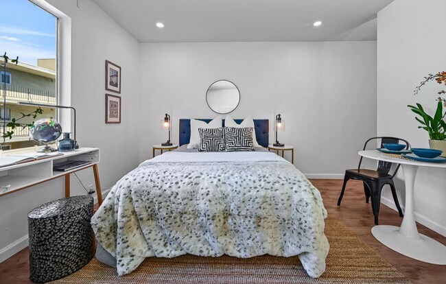 Building Photo - Adorable Remodeled Studio! Walk to Lake Merritt, Trader Joes, Whole Foods! Parking Included!