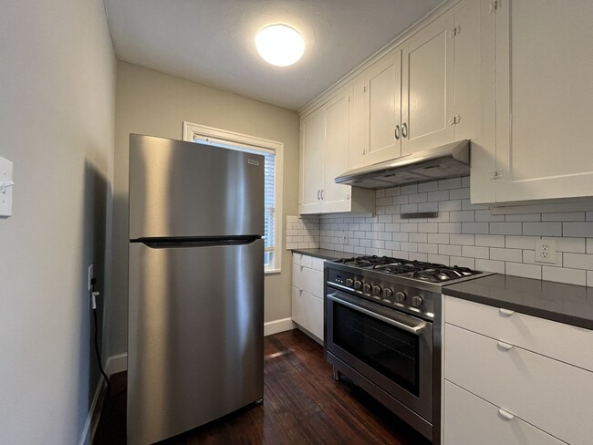 Building Photo - Stunning Rose City Park 5BD 2BA Home with Gas Fireplace Updated Finishes, Air Conditioning & Laun...