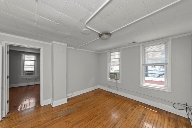 Building Photo - 1711 S Laflin St