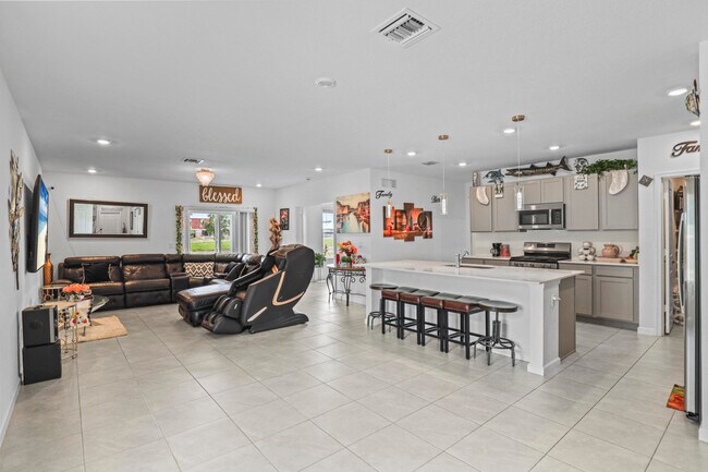 Building Photo - 11164 Middle Strm Dr