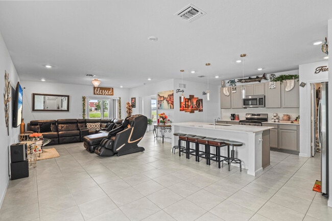 Building Photo - 11164 NW Middle Stream Dr