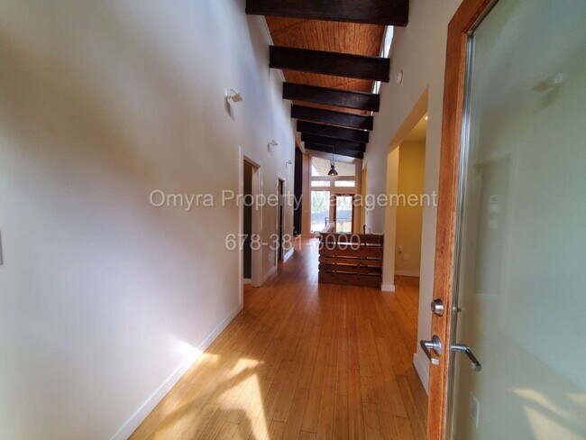 Building Photo - Luxurious 4 bedroom house in Atlanta!