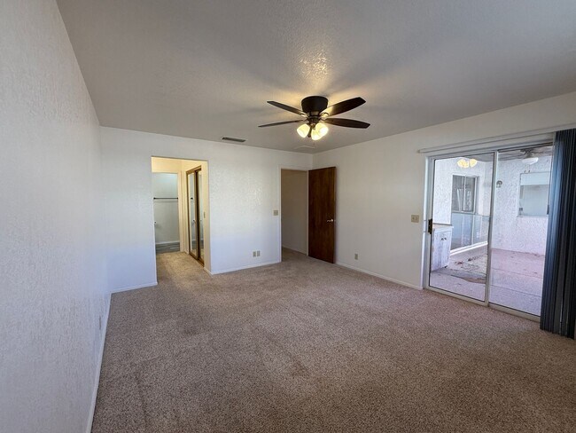 Building Photo - 3167 Daytona Ave