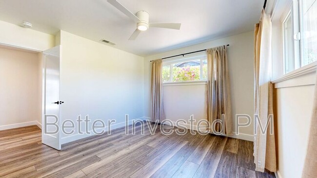 Building Photo - 475 Country Club Dr