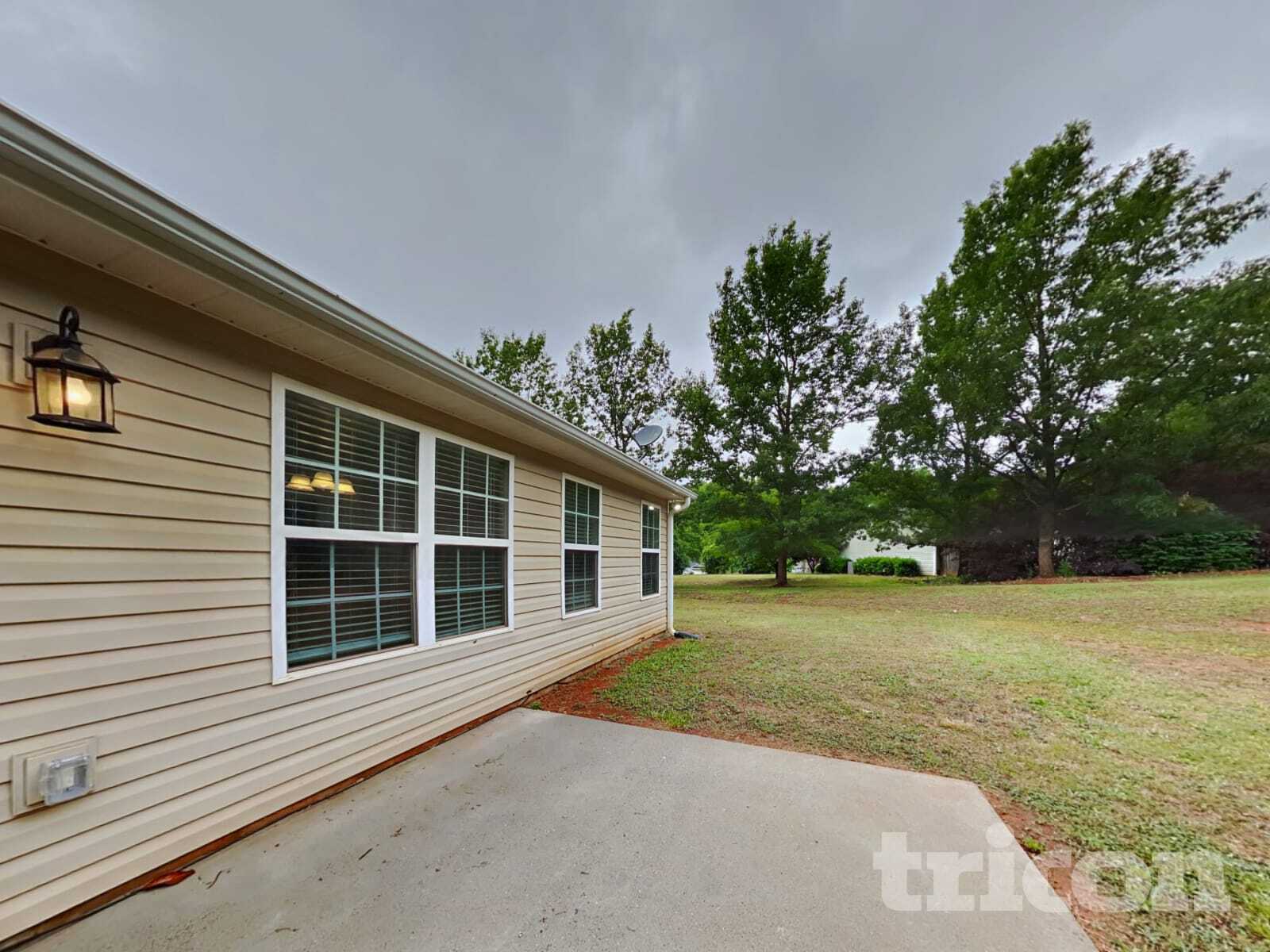 Building Photo - 1049 Octavia Ct