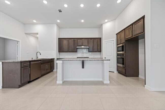 Building Photo - 212 Milas Cv