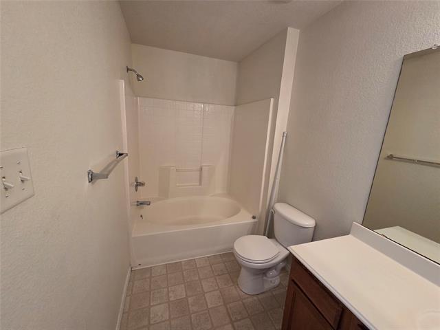 Building Photo - 2326 Kingsway Dr