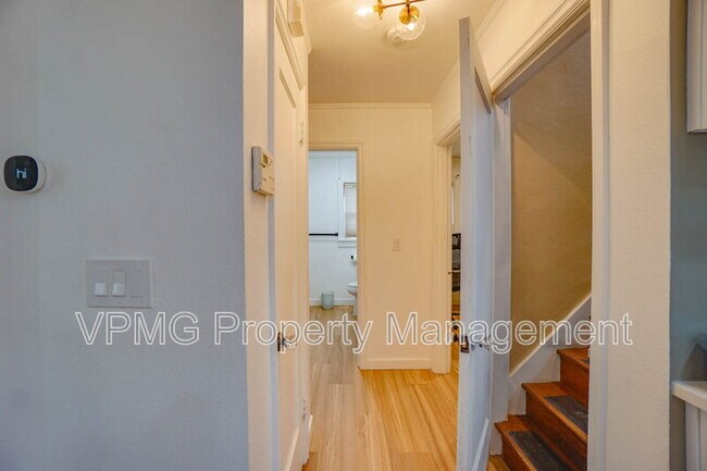 Building Photo - 116 E 35th St