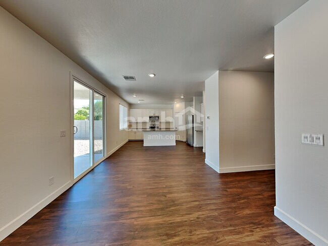 Building Photo - 6615 S 42nd Dr