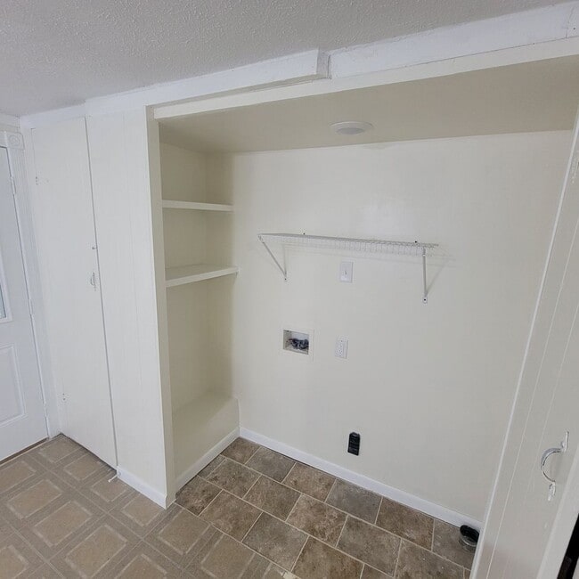 Building Photo - 3/1 Single Family Home- Cookeville City Li...