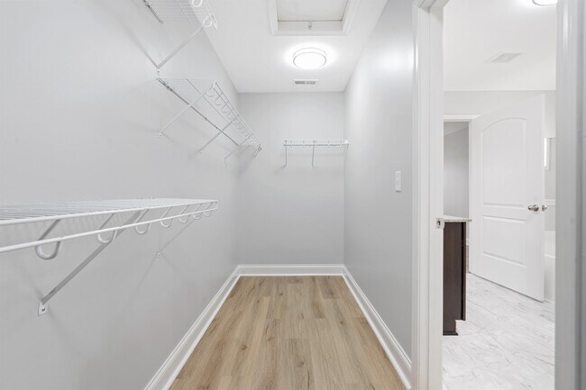 Building Photo - 657 Cielo Vista Rd