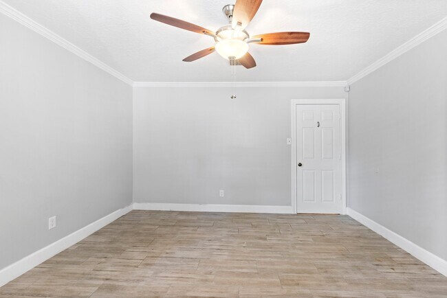 Building Photo - 3010 Westerland Dr