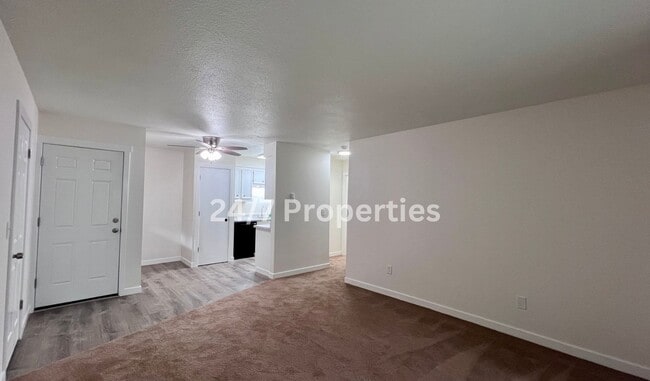 Building Photo - Newly Updated 1BD I 1BA - SANDY OR!