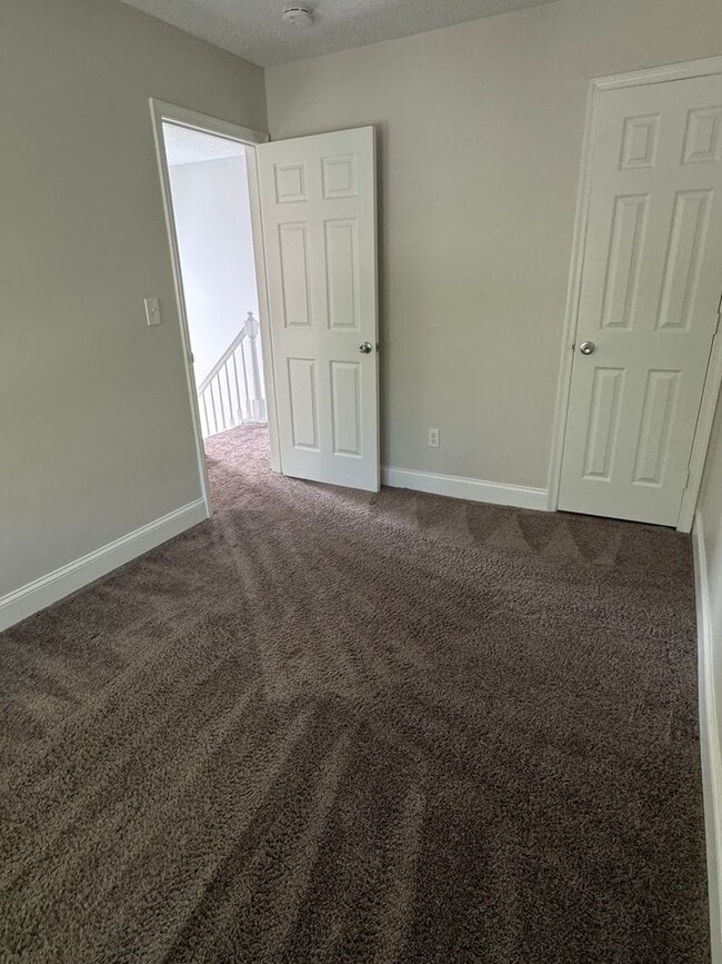 Building Photo - Yorkshire Downs Townhome