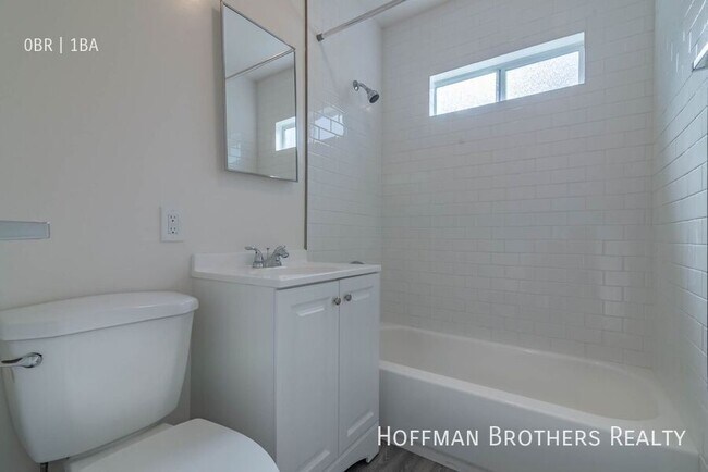 Building Photo - 1625 Normandie Ave