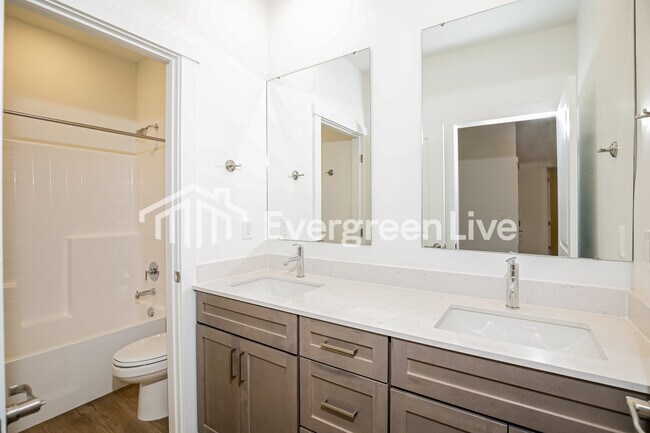 Building Photo - 301 Ravello St