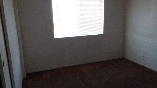 Building Photo - 3702
