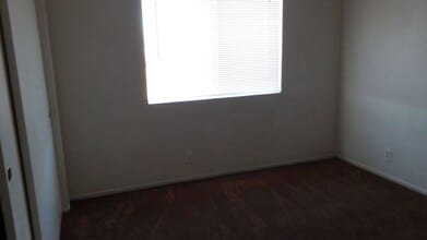 Building Photo - 3702