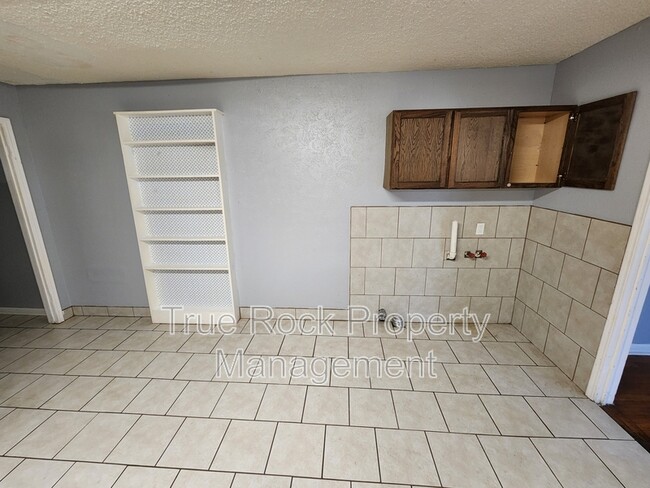 Building Photo - 401 W 13th