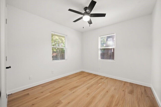 Building Photo - Chaparral Cottage N/M