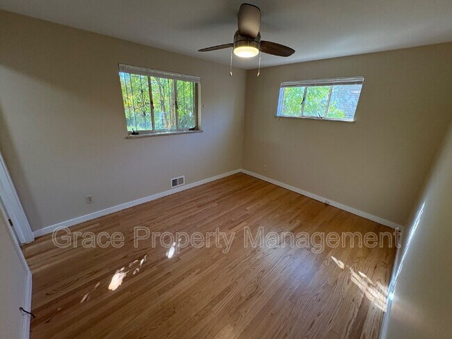 Building Photo - 520 S Otis St