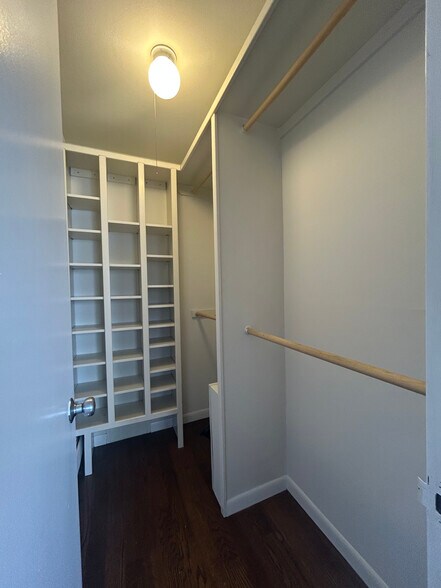 Building Photo - 1350 N Dearborn St