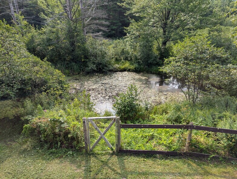 Building Photo - 832 VT-15