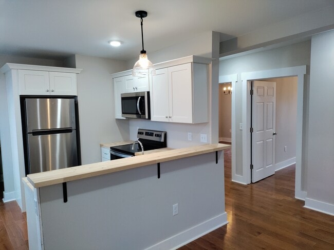 Kitchen - 2027 E 5th St