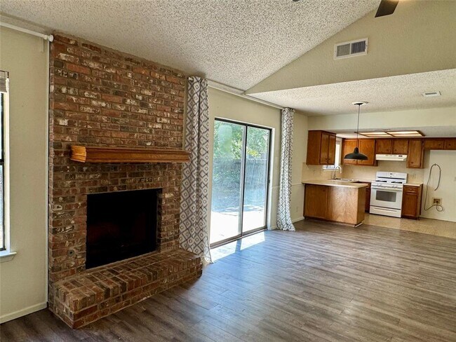 Building Photo - 1203 Yorkshire Ln