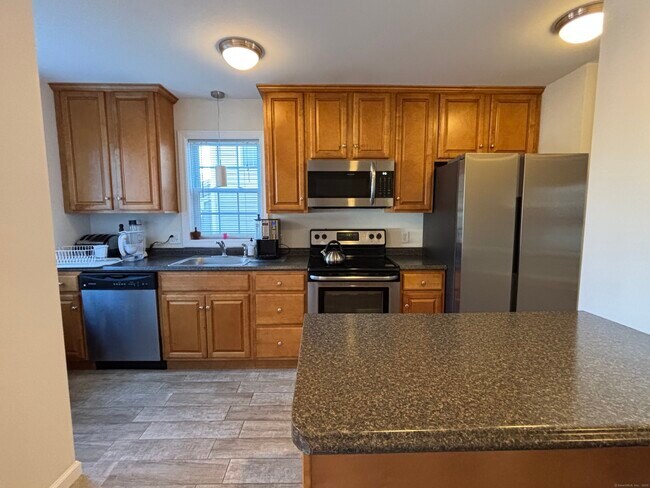 Building Photo - 589 Stafford Ave